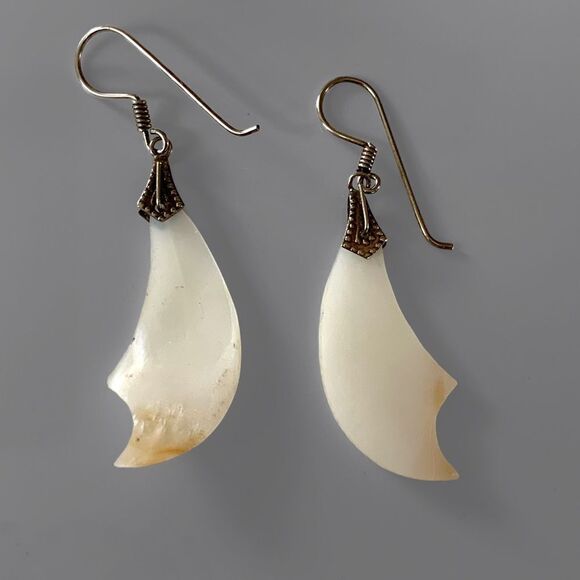 Vintage Carved Shell Earrings - Picture 4 of 4